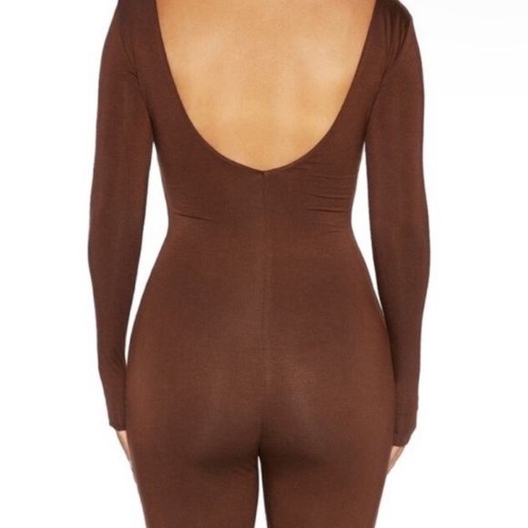 NWOT Naked Wardrobe Brown Scoop Neck Long Sleeve Romper - Size Medium - Picture 3 of 4